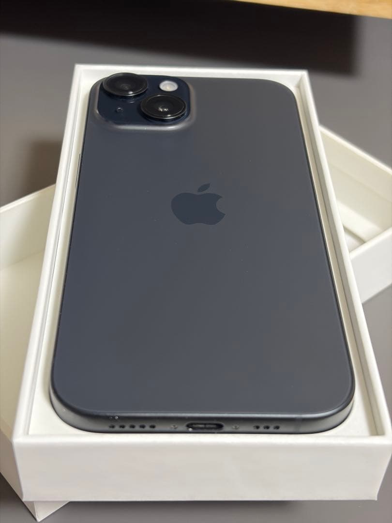 美品 フィルム付き iPhone 15 ブラック 256GB SIMフリー