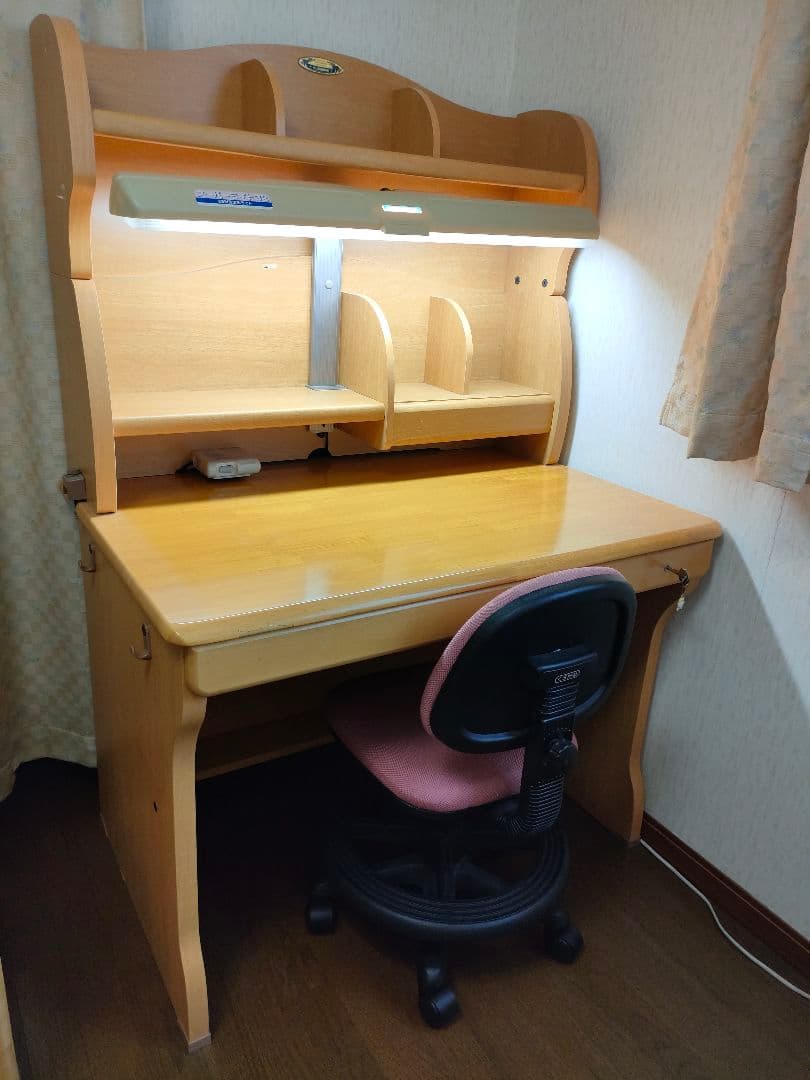 りんごくろがね工作所　学習机