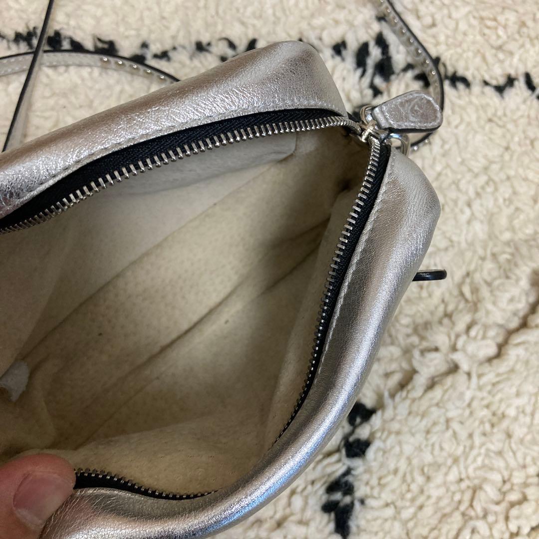 シルバー スタッズ付き ショルダーバッグ