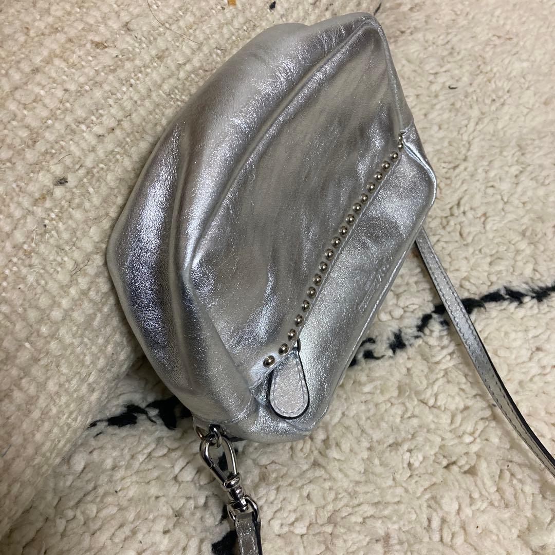 シルバー スタッズ付き ショルダーバッグ