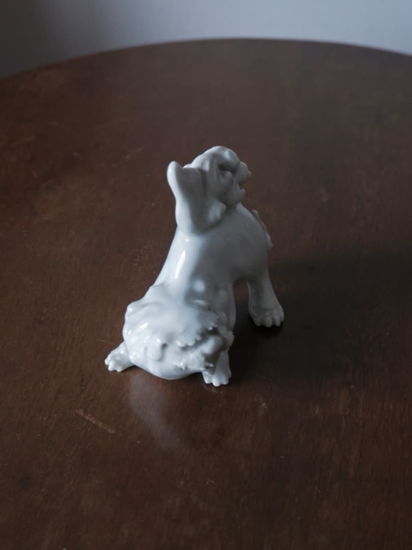 鍋島焼　白磁　獅子　置物　銘なし　アンティーク　Q2057