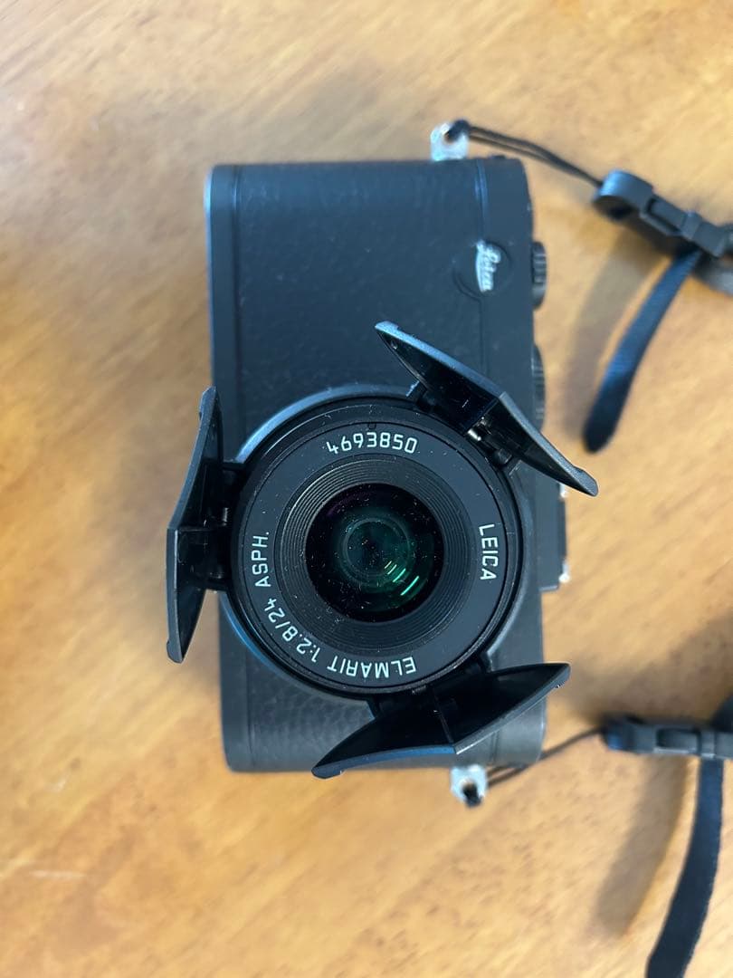 デジタルカメラ Leica X2. ELMARIT 28mm f/2.8 ASPH