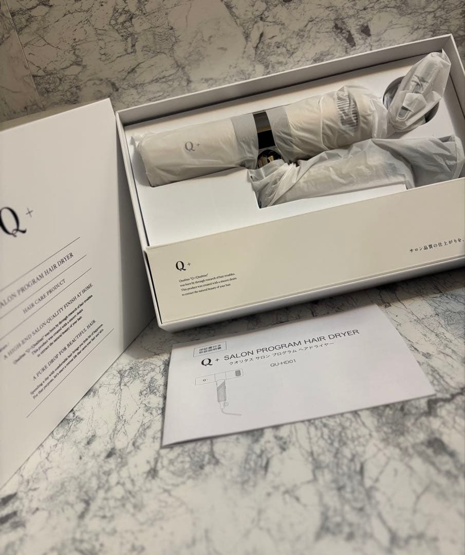 新品未使用・クオリタスヘアドライヤー　シャンパンゴールド