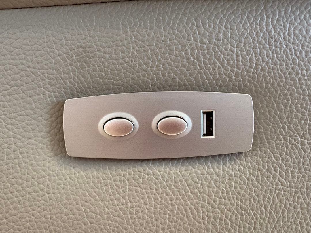 ライトグレー レザー 3人掛け電動リクライニングソファ