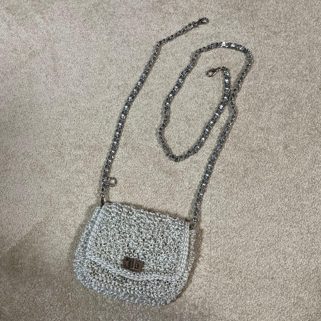 アンテプリマ　シルバーホワイト　ショルダーバッグ