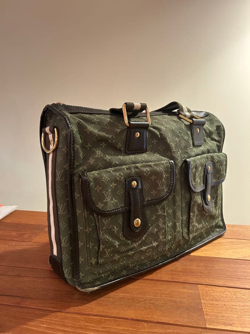 にかく！！Louis Vuitton ビジネスバッグ オリーブグリーン