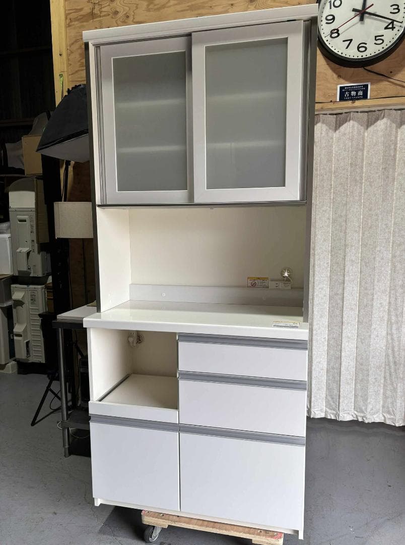 最高級 PAMOUNA キッチンボード、食器棚、幅90cm Used