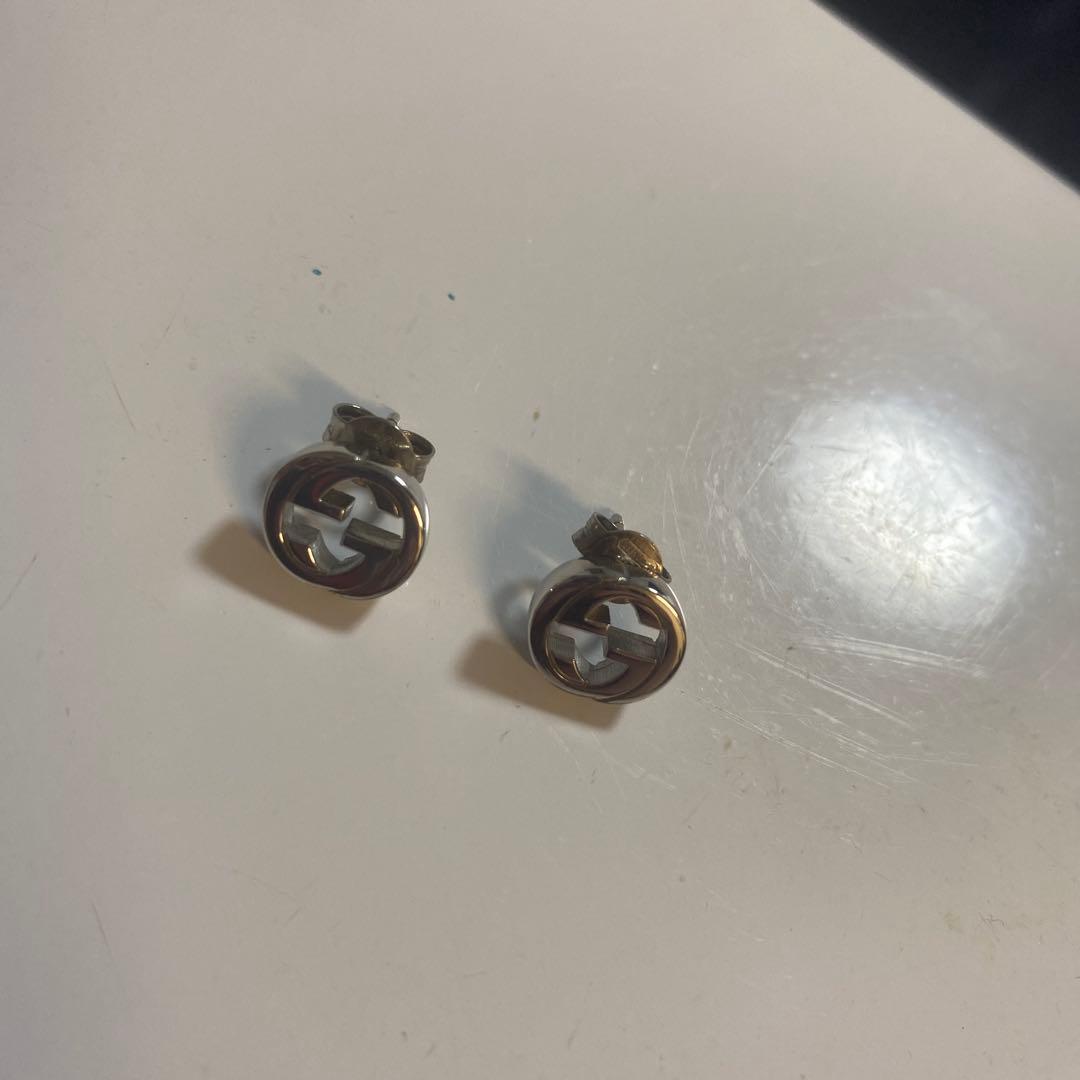 GUCCI ロゴ入り スタッドピアス