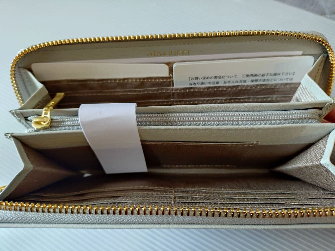 ニナリッチ☆ラウンドファスナー長財布☆ライトグレー