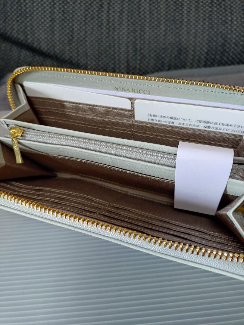 ニナリッチ☆ラウンドファスナー長財布☆ライトグレー