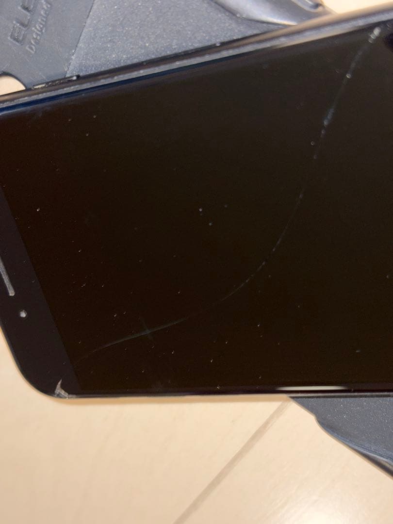 iPhone SE (第2世代)ブラック　画面にひび割れ