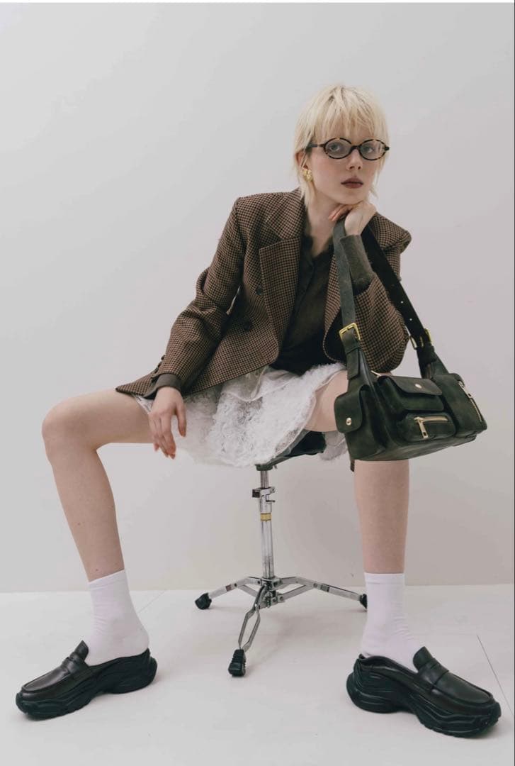 THETOE ブラックレザー厚底ローファー