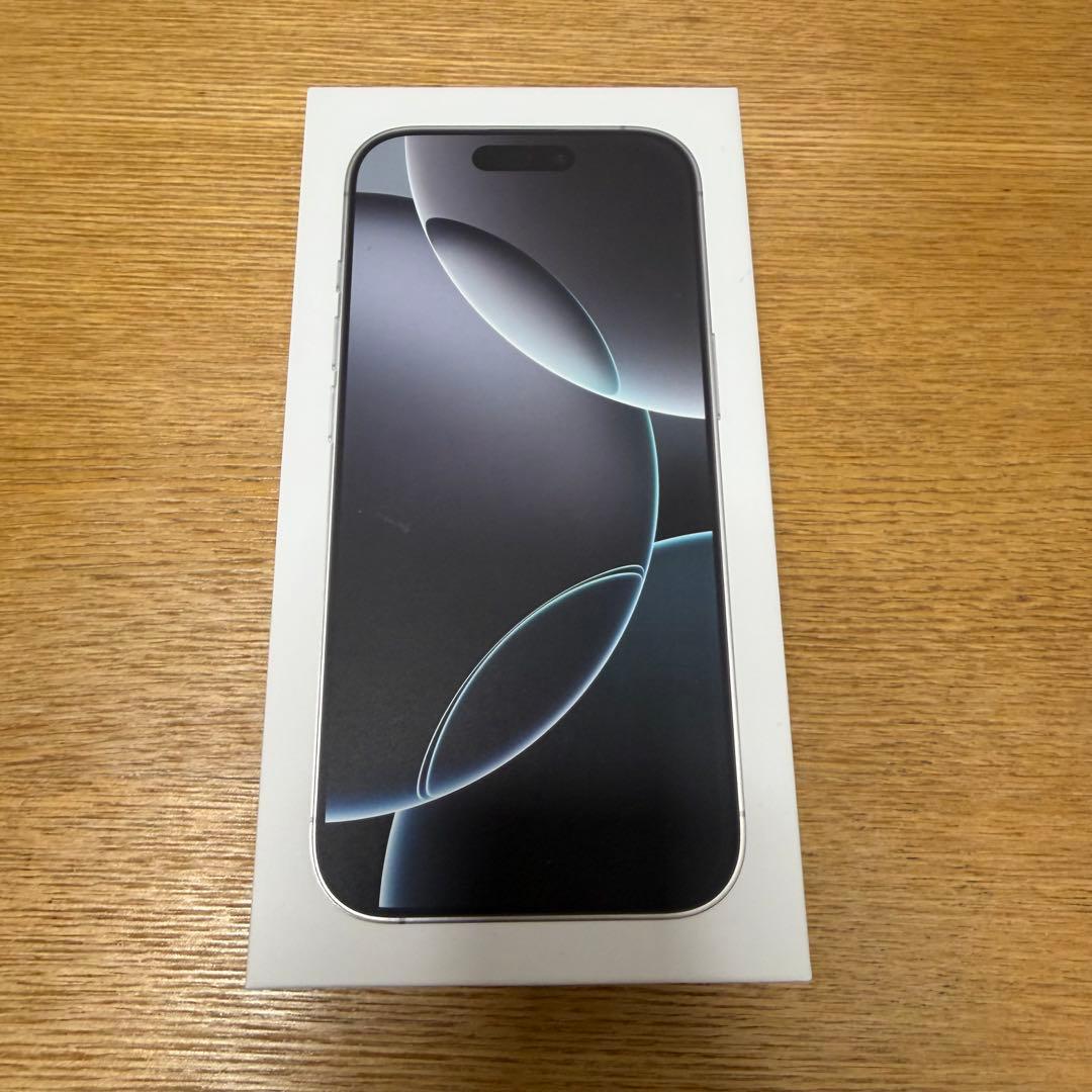 【超美品】Apple iPhone16pro 白128G SIMフリー　ケース付