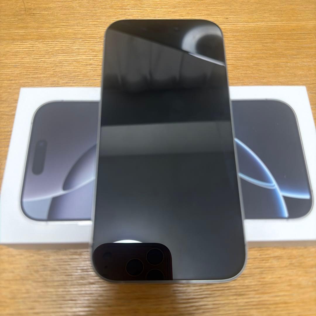 【超美品】Apple iPhone16pro 白128G SIMフリー　ケース付