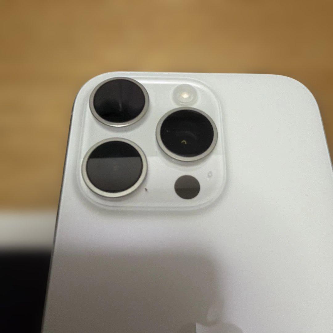 【超美品】Apple iPhone16pro 白128G SIMフリー　ケース付