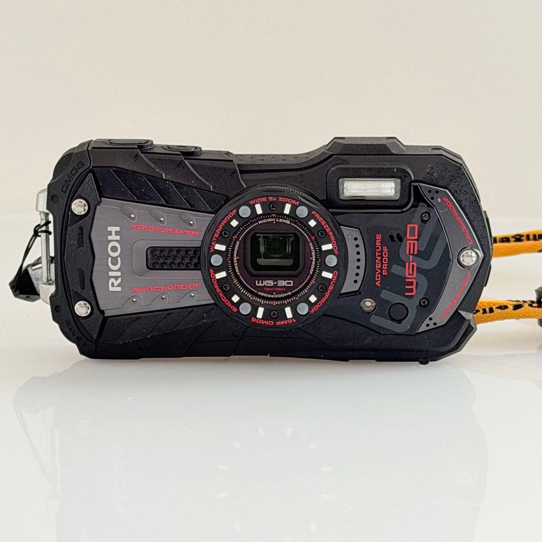 美品❀RICOH WG-30 デジカメ 本体 コンデジ デジタルカメラ 黒 防水
