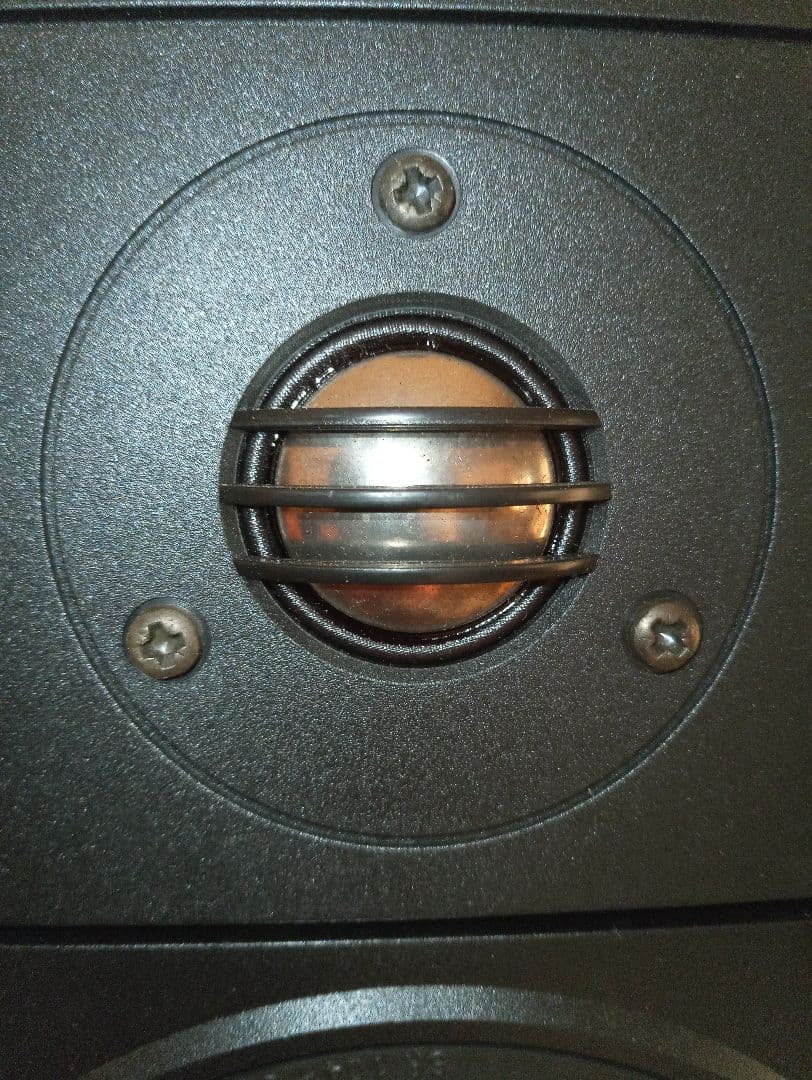 英国製 CELESTION 1 、チタニウムドーム型ツイーターで明瞭でリアルな音