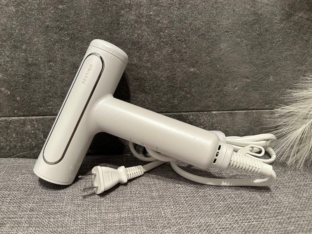 フェスティノ　ツヤモイストドライヤー　ホワイト