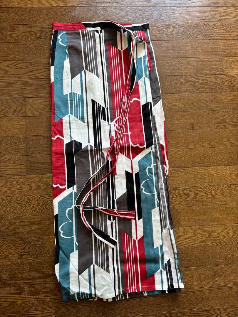 浴衣 幾何学模様 赤黒白青大きいサイズ4L-5Lセパレート