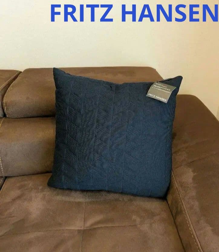 フリッツ・ハンセン　クッション　アルネ・ヤコブセン　トラペズ　モデルルーム展示品