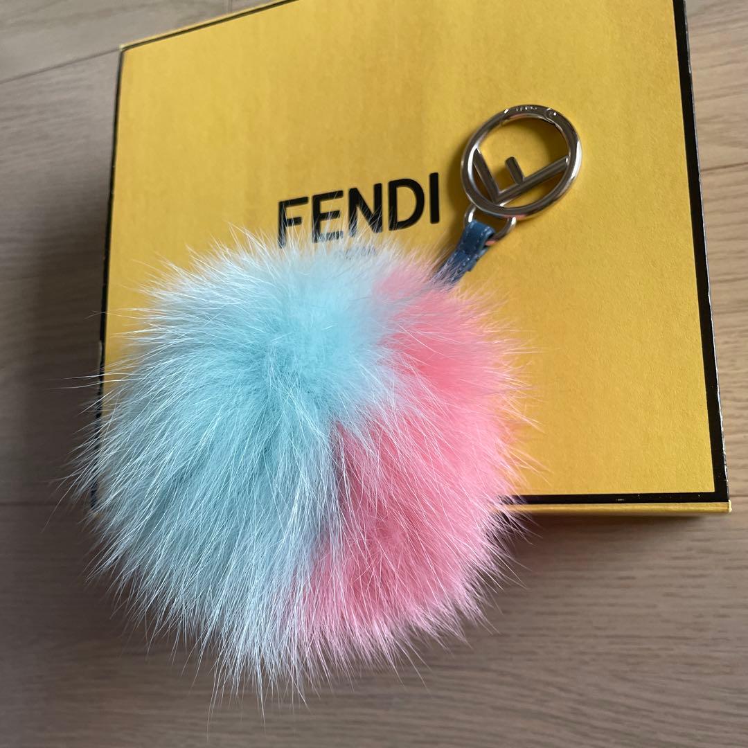 美品！FENDI ⭐︎フォックスファー チャーム 水色とピンク