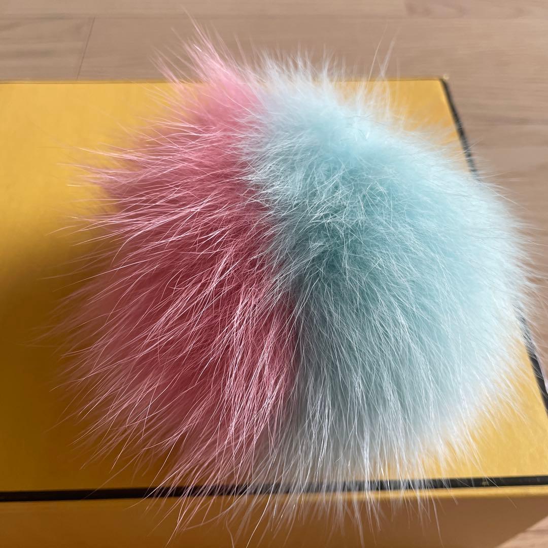 美品！FENDI ⭐︎フォックスファー チャーム 水色とピンク