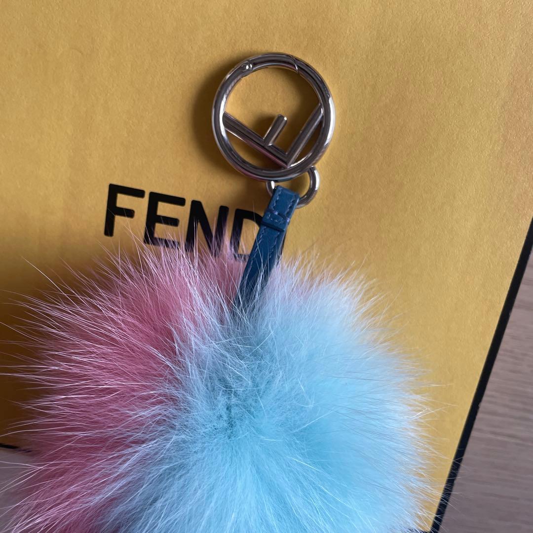 美品！FENDI ⭐︎フォックスファー チャーム 水色とピンク
