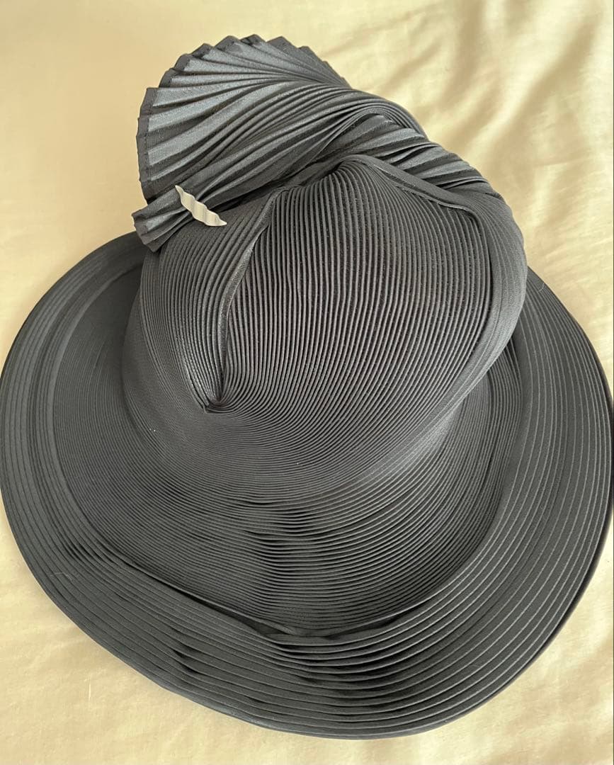 （NZ101）イッセイミヤケ　プリーツデザイン ハット