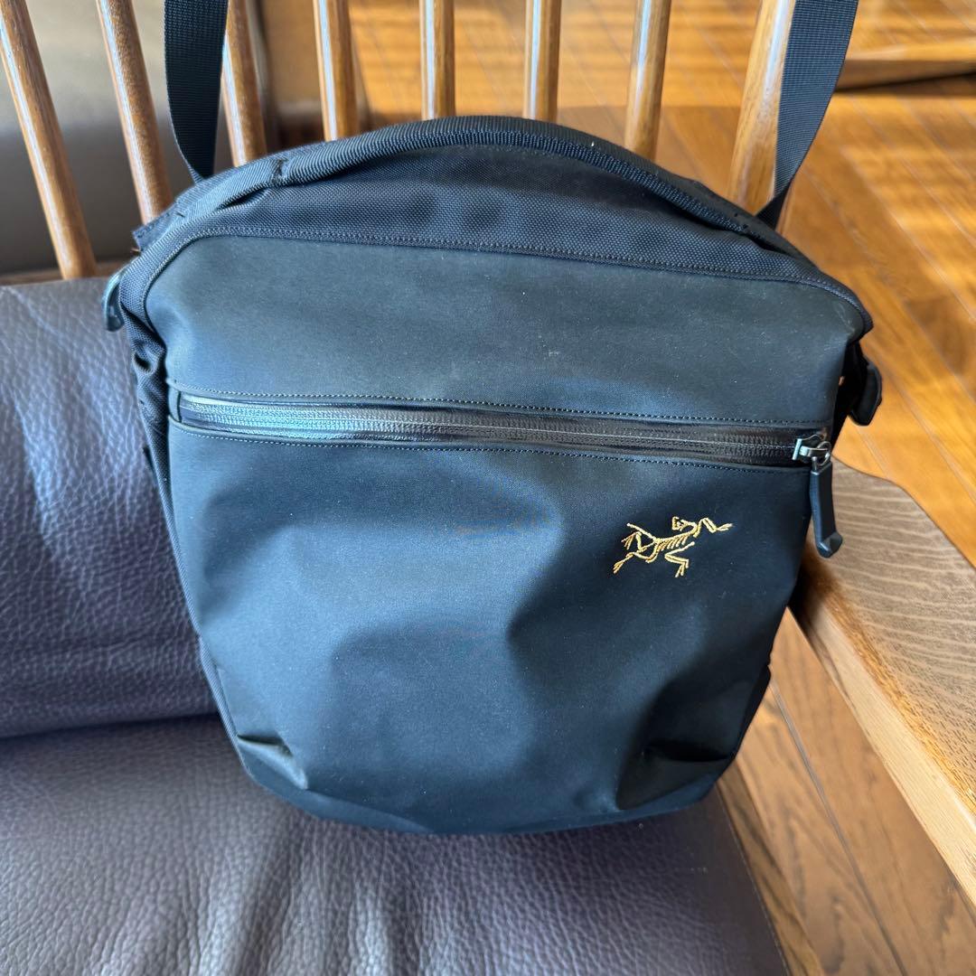 【美品】ARC'TERYX ARRO8 ショルダーバッグ
