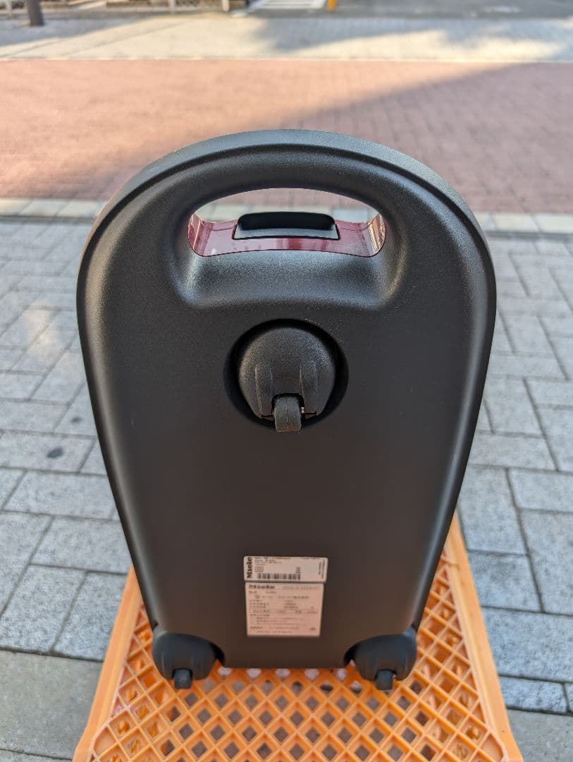 【歳末特価】Miele　ミーレ　掃除機　レッド　S4582