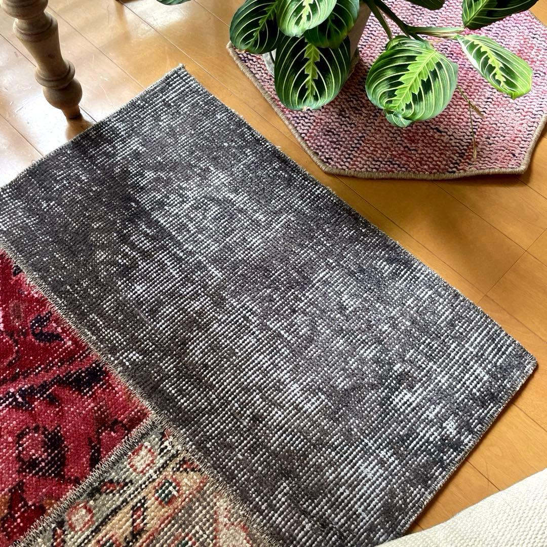 55×86 パッチワーク　グレイボタニカル　深み赤　トルコヴィンテージラグ