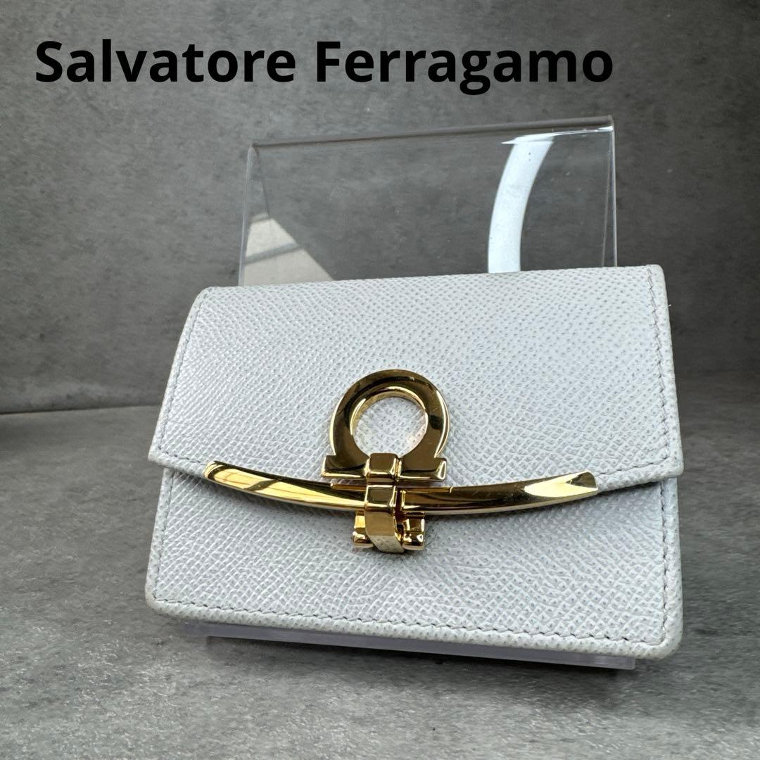 美品！サルヴァトーレフェラガモ カードケース ガンチーニ　レザー名刺ケース