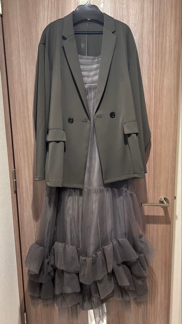 フリル付きチュールスカートワンピース