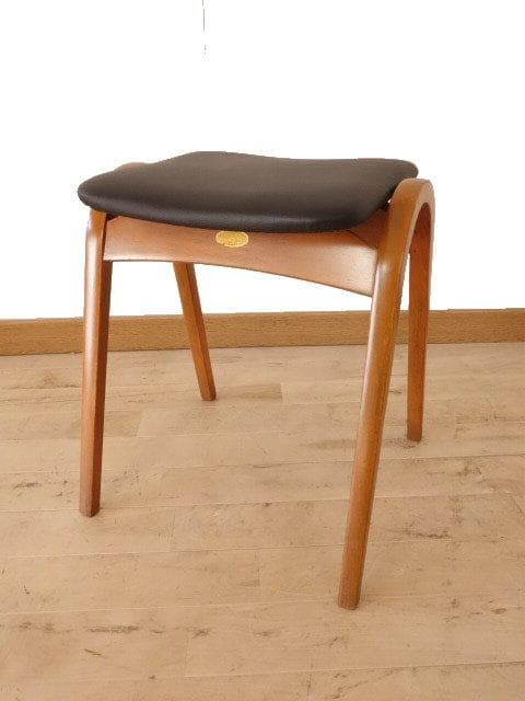 秋田木工　スタッキングスツール（カーキ色）②　座面張替・再塗装済ＵＳＥＤ