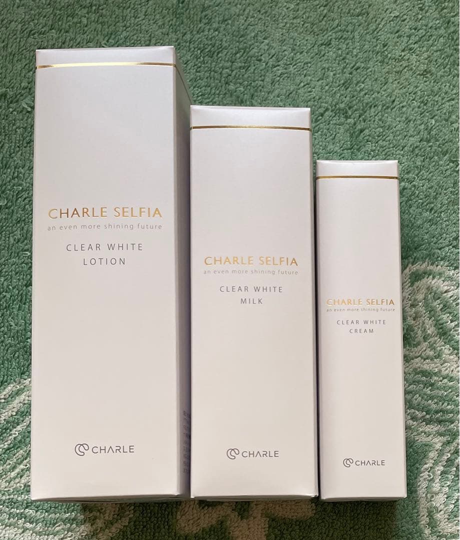 シャルレ 化粧品3点