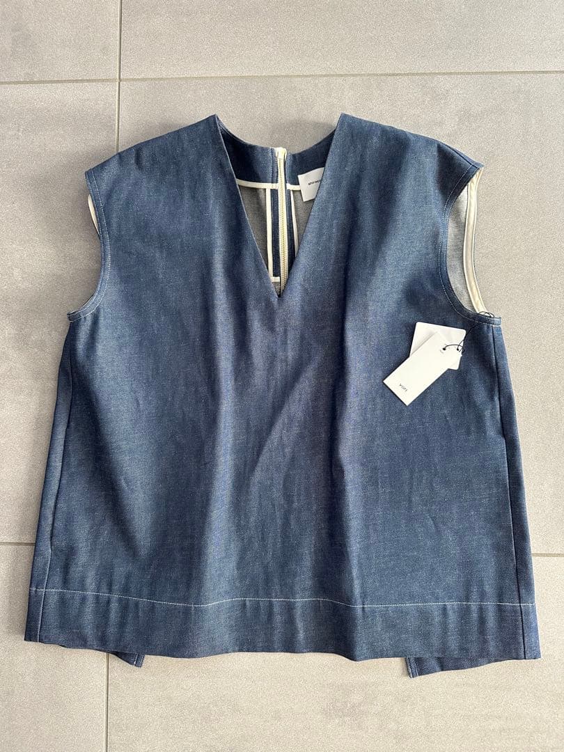 新品タグ付き⭐︎yori shirocon⭐︎バックオープンデニムジレ 36