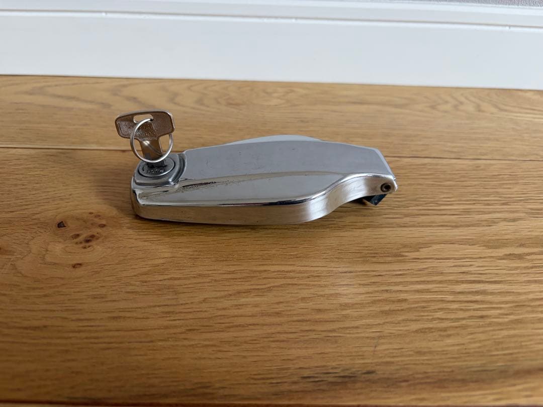 ❺-3 SR400 純正 タンクキャップ 初期型　ムール貝