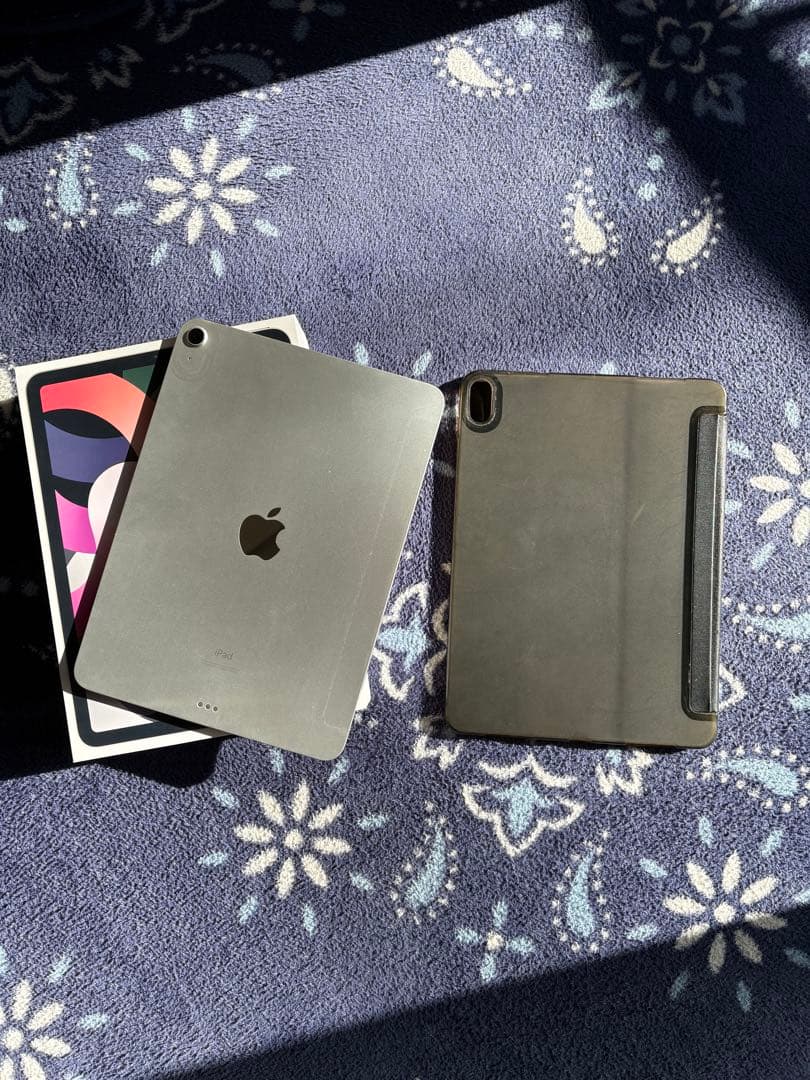 iPad Air (第4世代) 256GB シルバー+ケース、画面フィルム付き