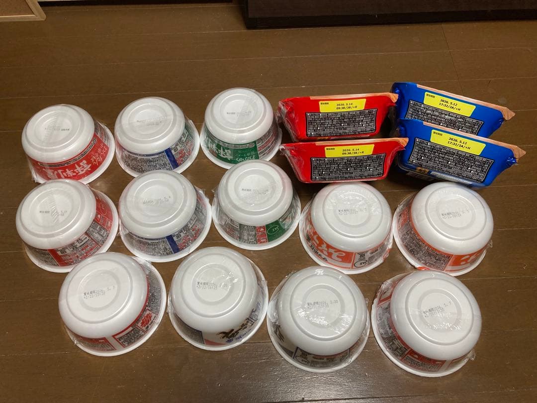 カップ麺、食料品、レモンサワー、お菓子　 詰め合わせ　写真❶+❷