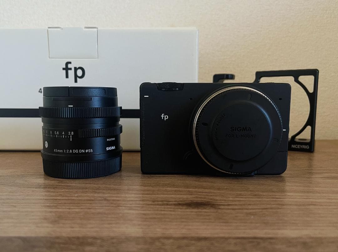 【D-tap給電】SIGMA fp + 45mm F2.8 レンズキット