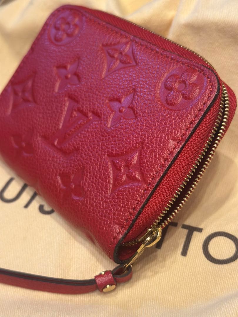 Louis Vuitton レッドケース
