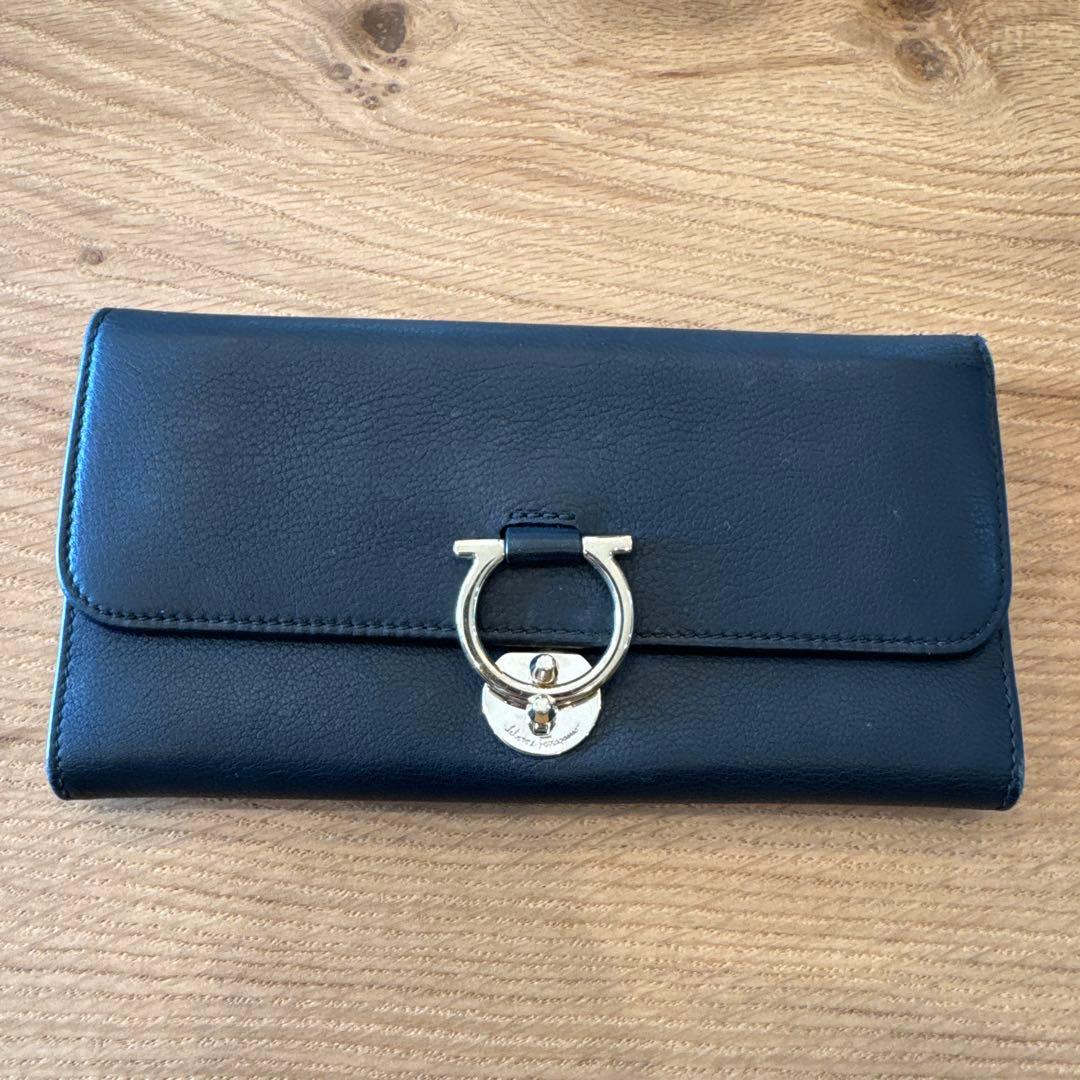 フェラガモ　長財布