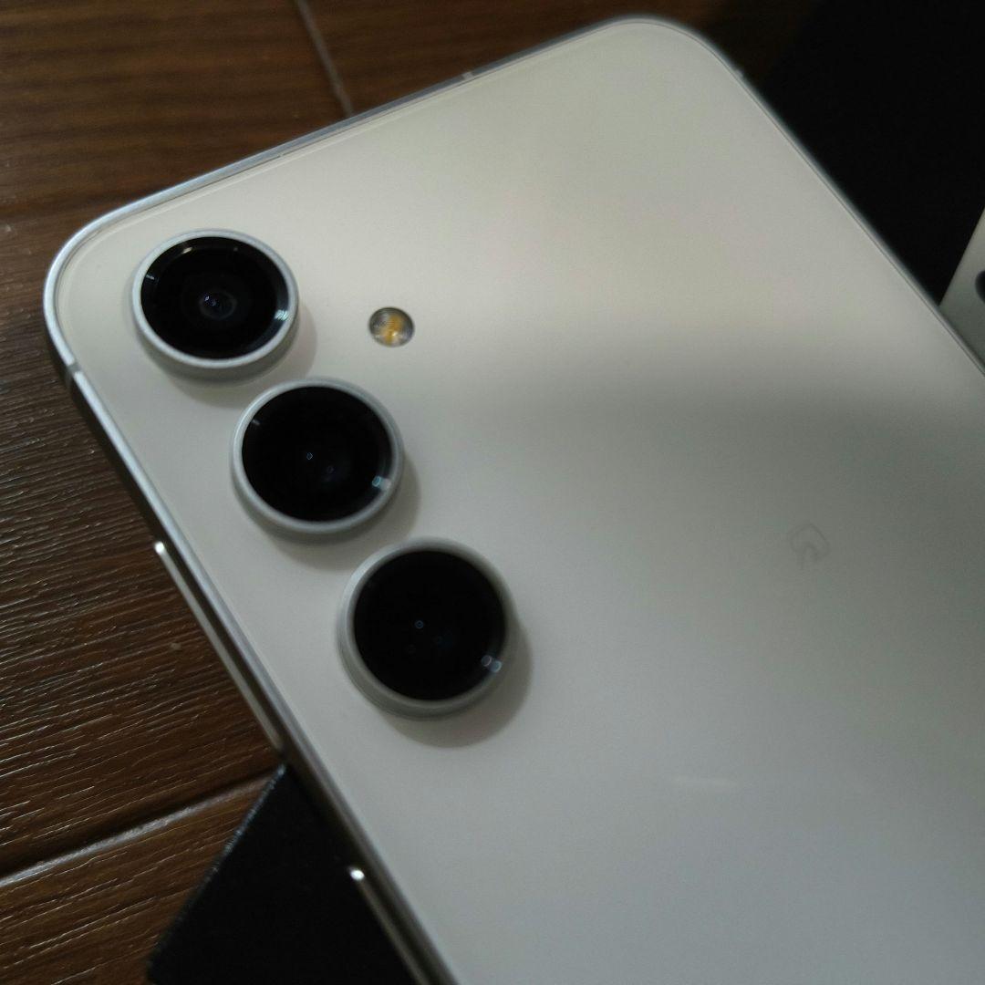 Samsung Galaxy S23 FE ホワイト