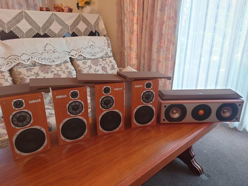 YAMAHA NS-1000MM 4個、NS-C120 1個、サラウンドシステム