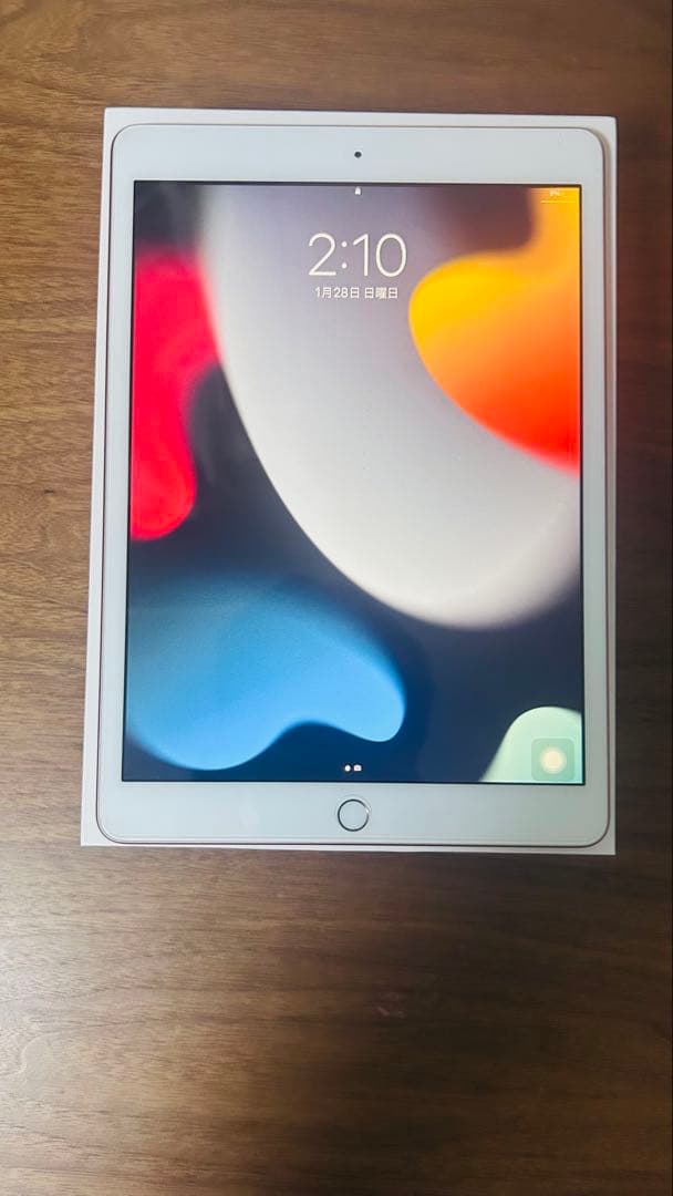 iPad 第8世代 32GB Wi-Fi 本体のみ／箱・純正カバー付き