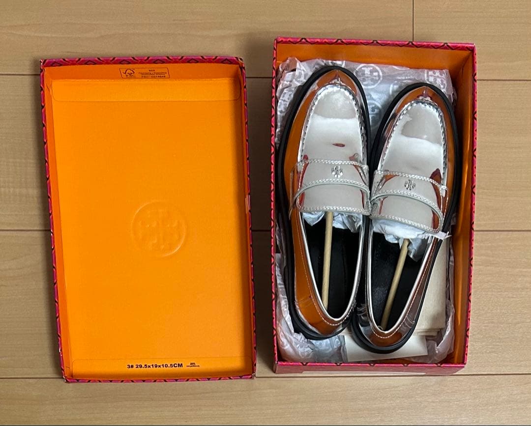【TORY BURCH】シルバー ローファー 厚底 合成皮革