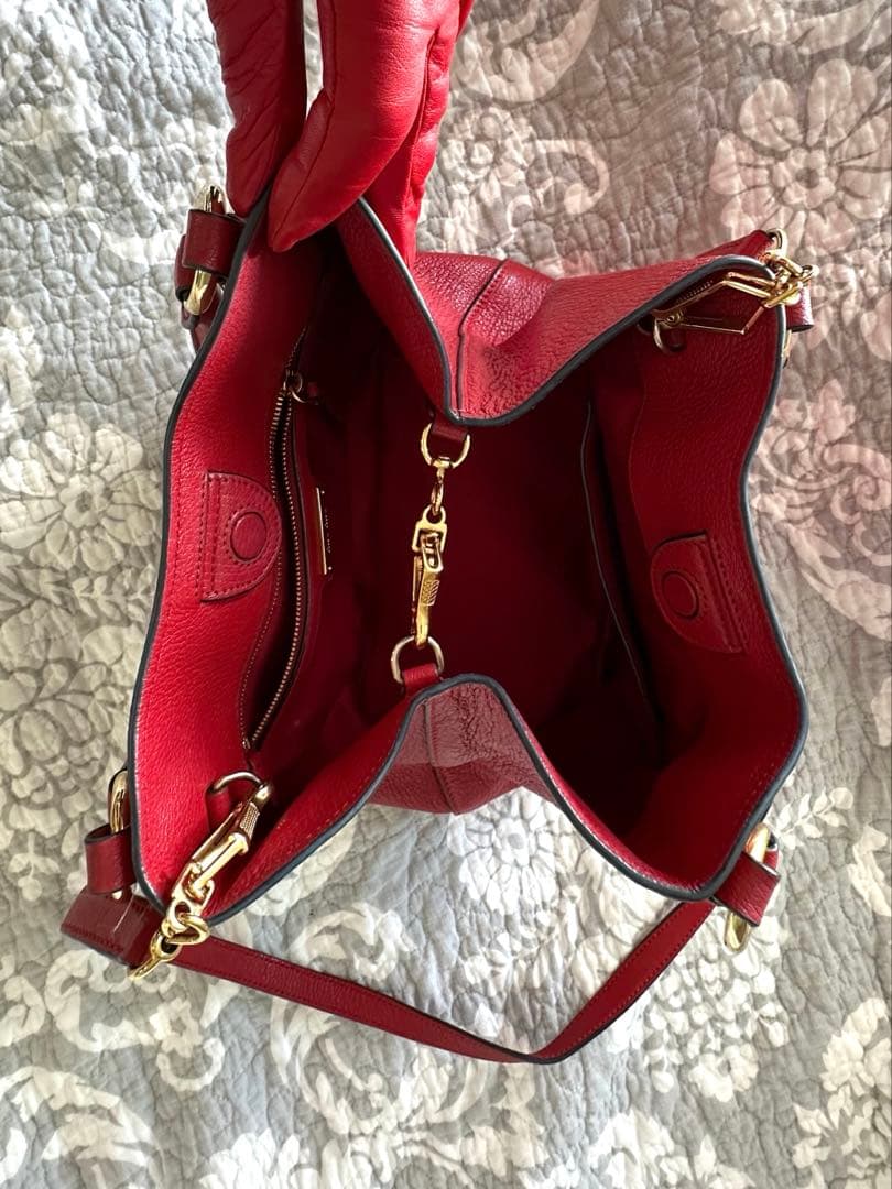 ミュウミュウ　バッグ　赤