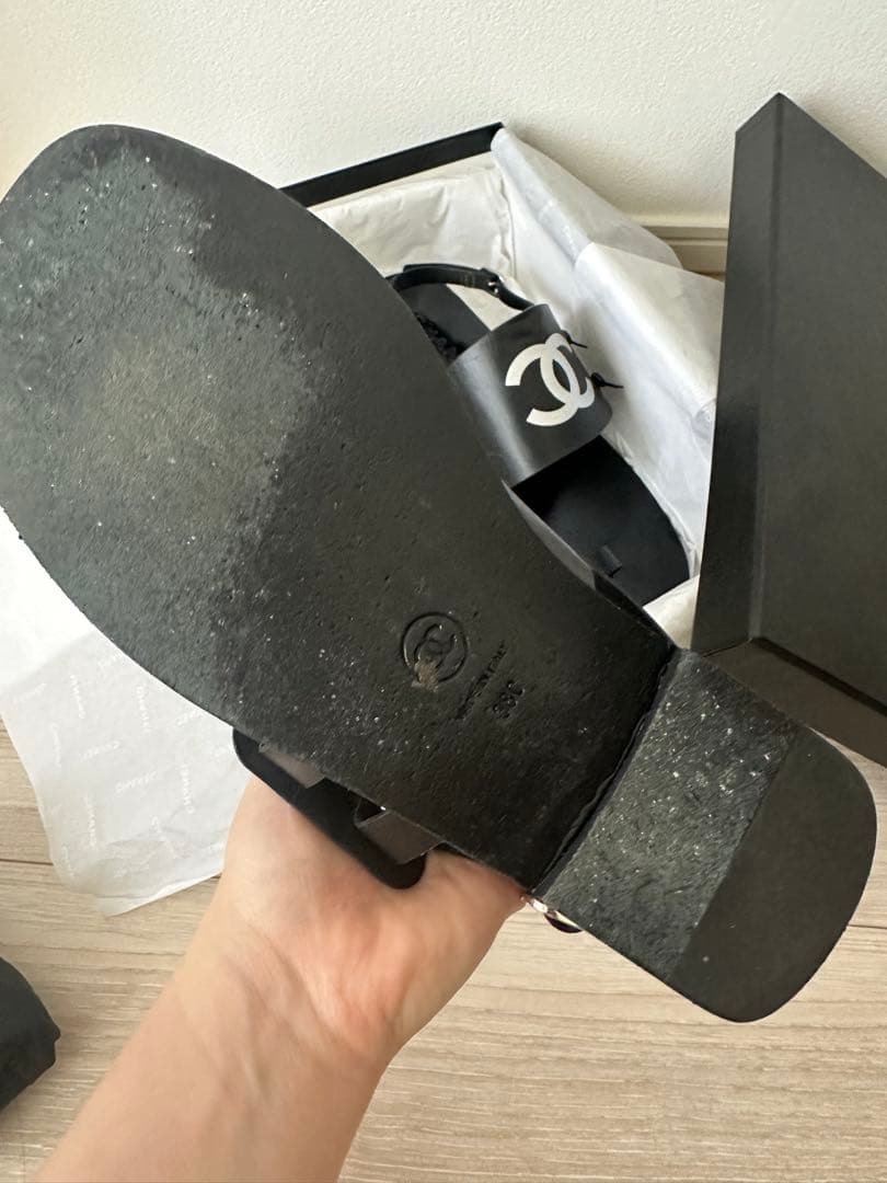 CHANEL ブラック ロゴ サンダル