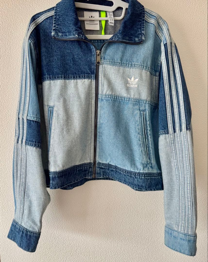 【マキアル】adidas KSENIASCHNAIDER デニムジャケット