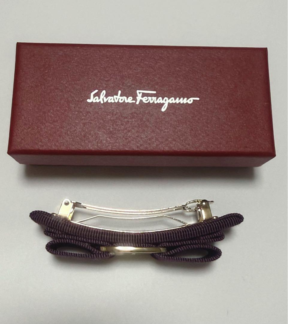 新品 Ferragamo フェラガモ ヴァラ リボン バレッタ プレゼントにも♡